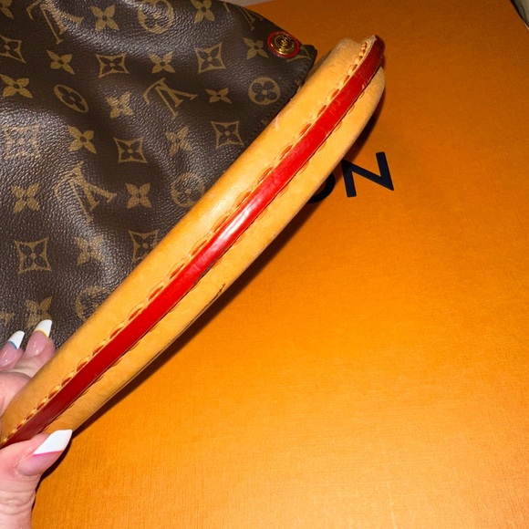 Louis Vuitton Gaia monogram with Red sides - Picture 4 of 9